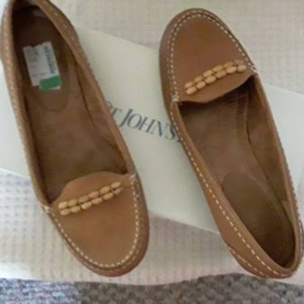 Womens St John's Bay Tan Colored Shoes Size 7 1/2 B Loafer Type
